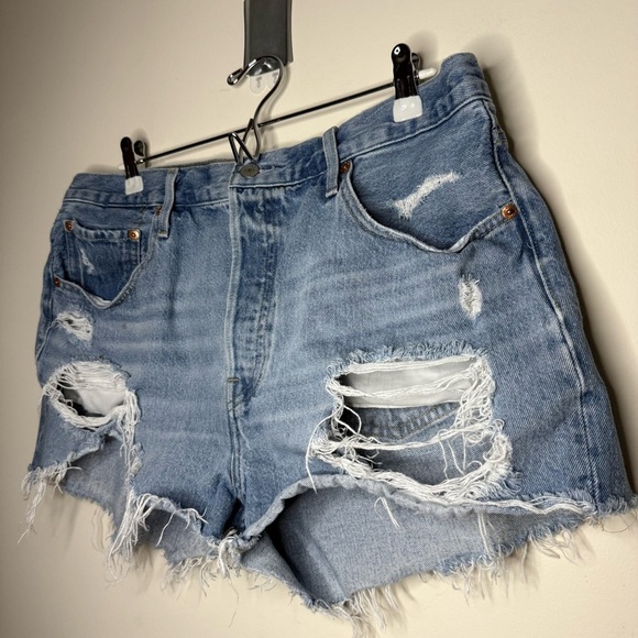 LEVI’S 501 Premium Rigid Distressed Shredded Light Wash Denim Jorts Jean Shorts - Picture 2 of 9